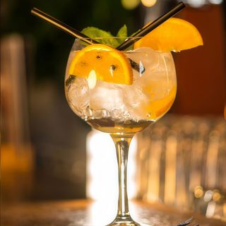 Chá Verde Frio e Citrinos