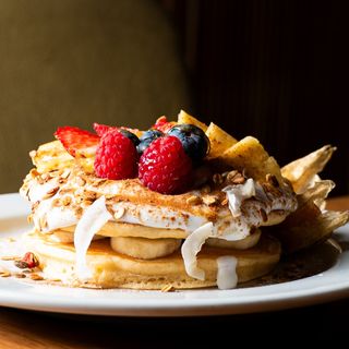 Panqueca Frutas E Iogurte