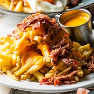 Batata Frita Com Cheddar E Bacon