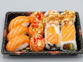 UT38.sushi salmao misto