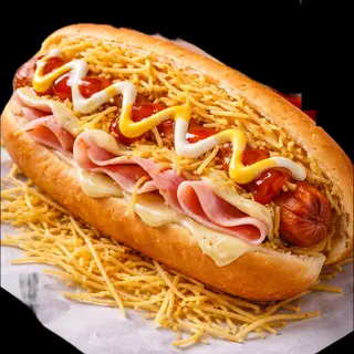 Cachorro C/ Queijo, Fiambre e  Batata Palha
