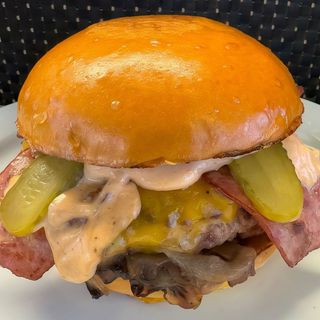 Menu BBQ Burger Com Batata Frita é Bebida