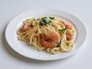 ESPARGUETE COM GAMBERONI