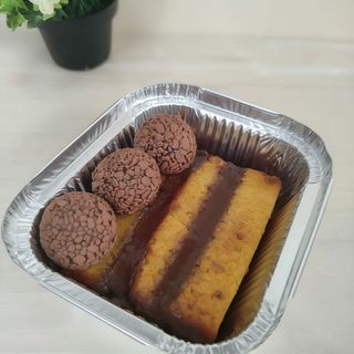 Fatia Bolo Cenoura + Brigadeiros