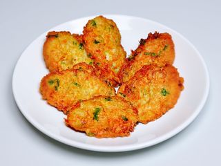 Pataniscas de Bacalhau com Arroz