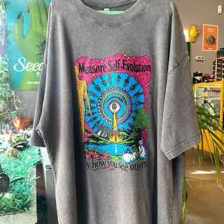 Tshirt "Measure Self-Evolution By How You See Others"