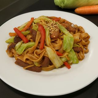 蔬菜炒面Macarrão frito com legumes