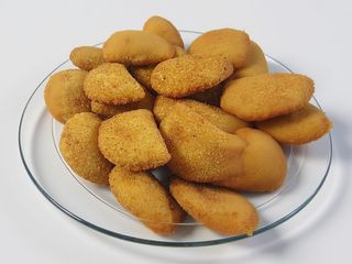 10 unidades de mini rissois de carne 