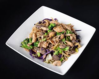 Yakisoba Misto (frango e carne)