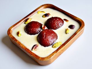 Gulab Jamun com Rabri