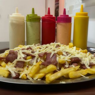 Batata Frita com Queijo e Bacon