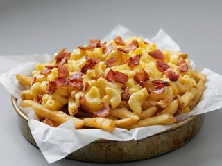 Batata Frita Mini com Queijo e Bacon