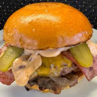 Menu BBQ Burger Com Batata Frita é Bebida