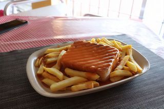 Tosta Mista com Molho