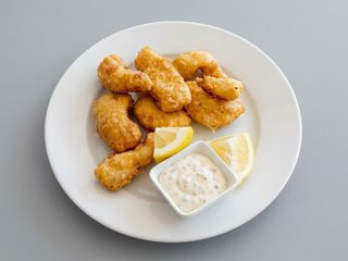 Tiras de Choco Frito Com Batata Frita à Moda de Setúbal