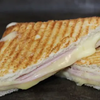 Tosta de fiambre 