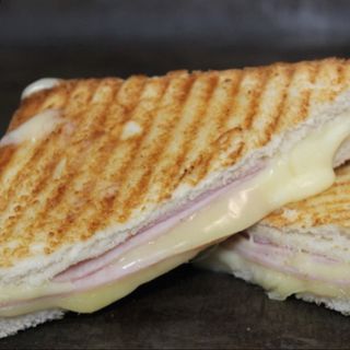 Tosta de fiambre 