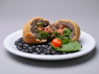 Bolinho de feijoada 