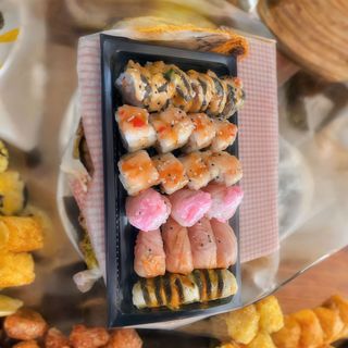 Mix - especial, 21 pecas , Roll de Camarao, nigiri / gunkan Frito,maki