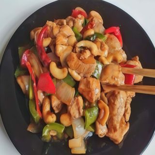 Pad Med Mamuang Himmaparn prawn 