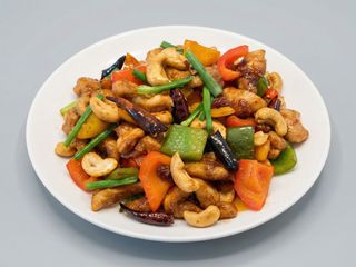 Pad Med Mamuang Himmaparn beef
