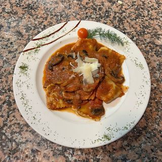 Ravioli de Requeijão e Espinafres