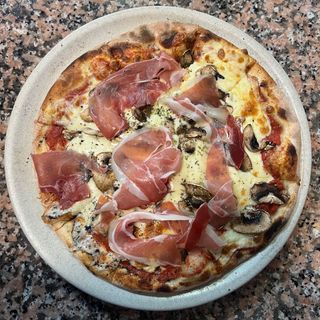 Pizza Prosciutto Funghi