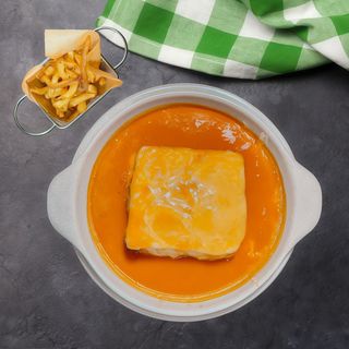 Francesinha com batata