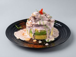 Causa limenha de polvo al olivo