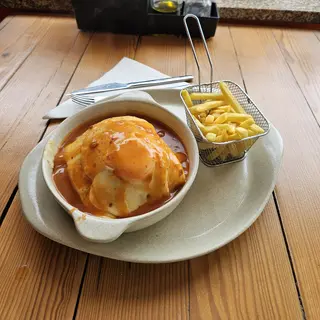 Francesinha de Porco com Batatas