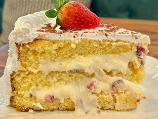 Bolo Fatia Nido e Morango