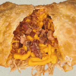 Frango, Chadder e Bacon (Pastel de Feira)