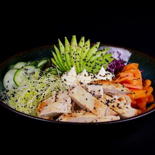 Frango Grelhado no Poke Bowl