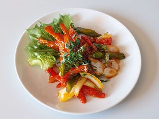 Camarão agridoce com arroz branco