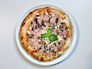 Pizza Prosciutto e Funghi