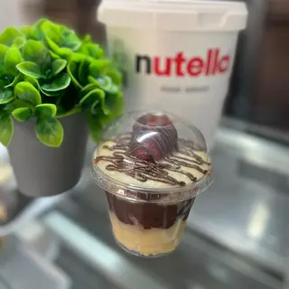Bolo no pote ninho,tutella e morango