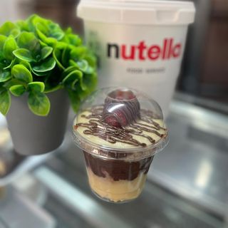 Bolo no pote ninho,tutella e morango