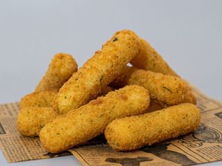 3 Un Sticks Mozzarella