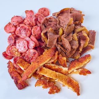 Linguiça Toscana + Frango Empanado + Picanha Fatiada