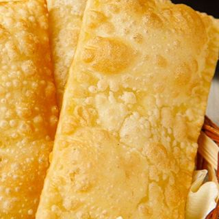 PASTEL DE FRANGO COM QUEIJO