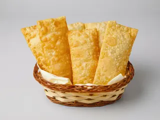 PASTEL DE CARNE COM QUEIJO