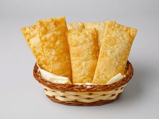 PASTEL DE CARNE COM QUEIJO