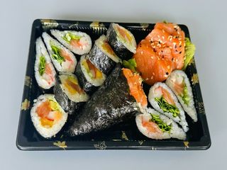 18 Sushi Misto e 1 Temaki e 3Sashimi
