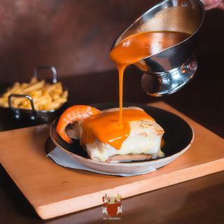 Francesinha Especial do Mar