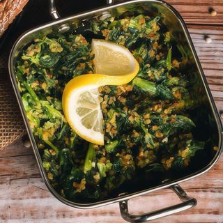 Dose de grelos com broa