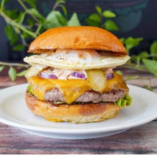 Menu Special Cheeseburger Com Batata Frita é Bebida