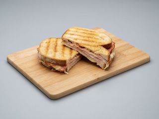 Tosta de Queijo ou fiambre