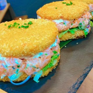 Sushi Burguer Salmão braseado 
