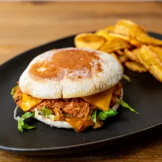 Bolo do Caco com Pulled Chicken
