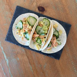 Mini Tacos de Salmão